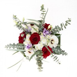 With a serene artistry, this lavish bouquet presents itself as a seamless blend of color and fragrance, reminiscent of leisurely afternoons in Hampton's open green spaces. The deep crimson roses gather tightly at the center-bold yet refined-signifying enduring affection. Surrounding them, generous white gerberas-with mocha centers-shine like river-sparked sunlight filtering through Hampton Hill. Delicate lavender or mauve lisianthus weave a soft counterpoint, their buds echoing hope and newness. Wisps of feathery white filler blossoms add an ethereal layer, while circular eucalyptus leaves in frosted sage tones evoke the nearby parks' aromatic foliage. The bouquet's structure is finished with wide, glossy green leaves forming a protective frame, the whole composition resting in a clean, transparent vase that highlights the pure vitality of its hydrated stems. Each element is chosen with both skill and sensitivity, creating a bouquet well-suited for local celebrations, cherished family gatherings, or simply to bring the characteristic peace of Hampton's garden landscapes into your home.
